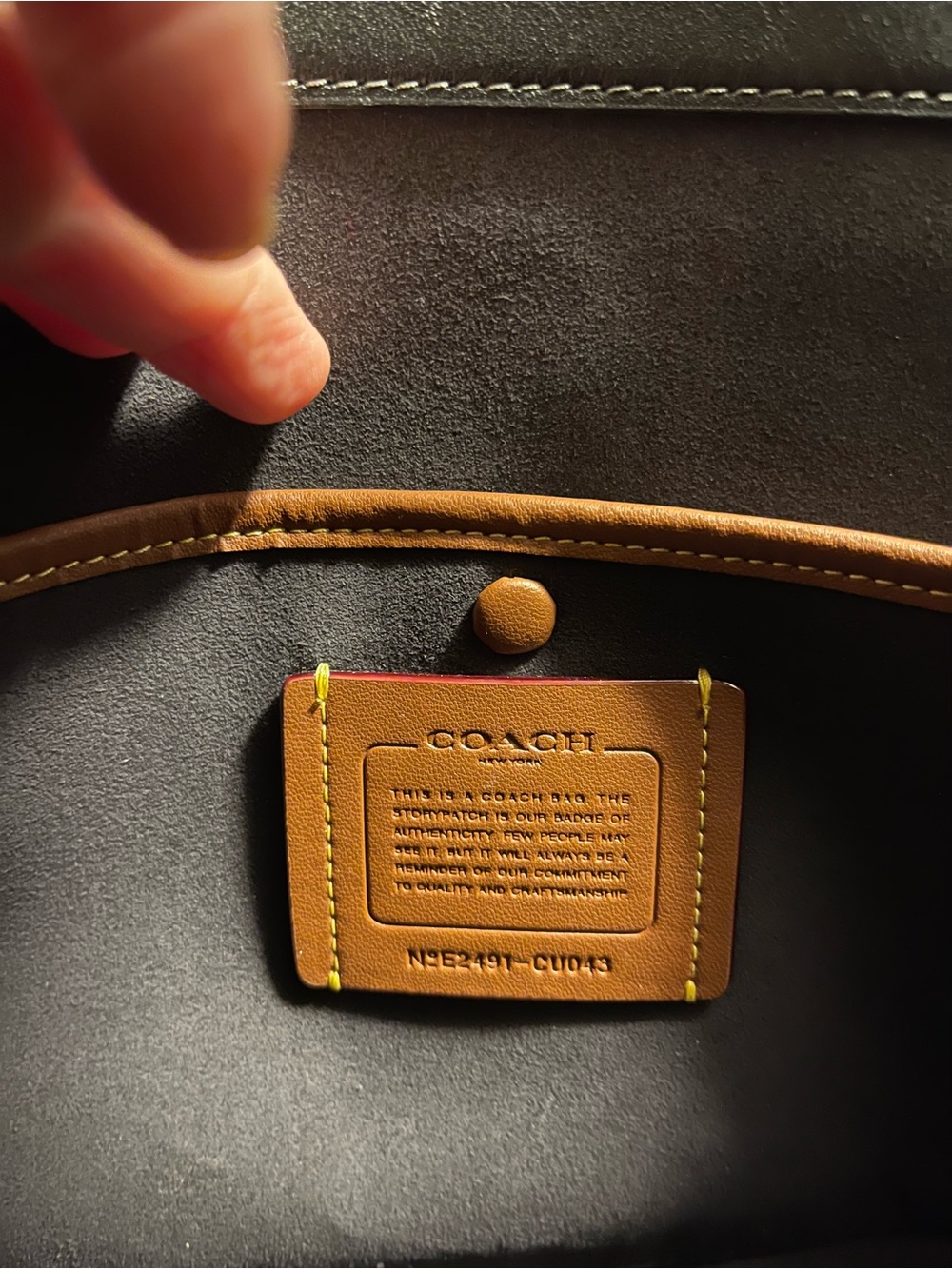 Coach Empire 35 in black glove tanned leather. - Picture 8 of 16